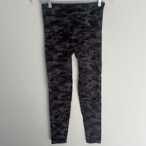 SPANX seamless leggings. Large
